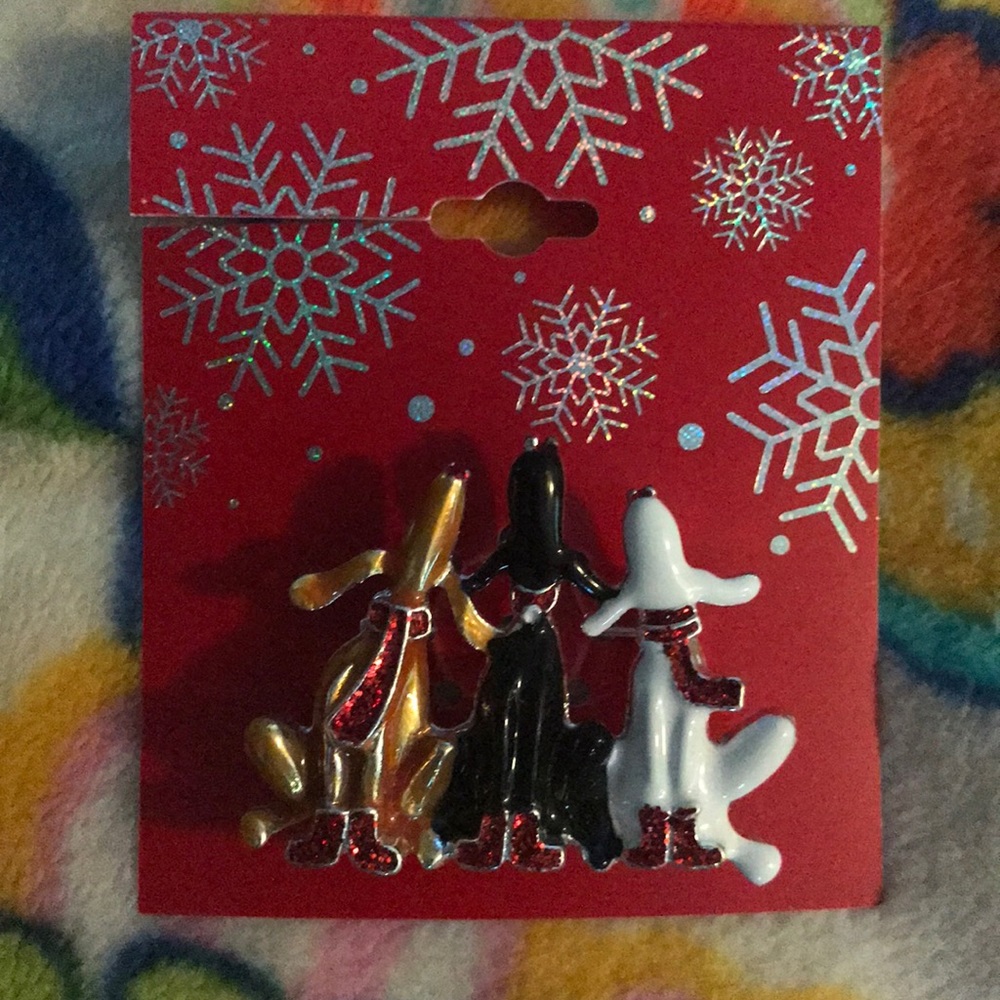 Christmas dog pin. Super cute!